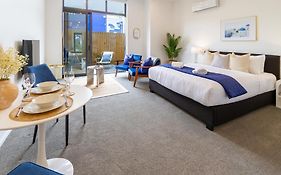 Central Christchurch Santorini Style 1Br Studio